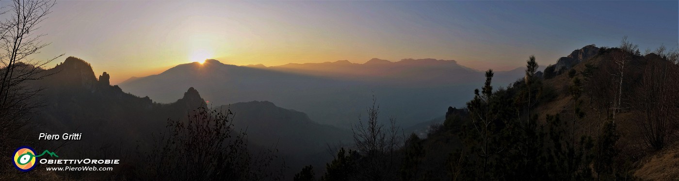 61 Il sole tramonta sul Monte Zucco.jpg